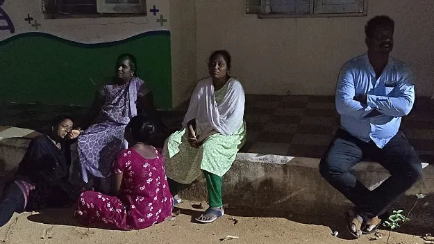 కొడుకును కాపాడబోయి తల్లి