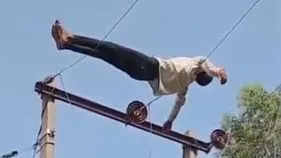 గ్రామస్తులను టెన్షన్ పెట్టిన మందు బాబు.. చివరకు ఏమైందంటే..