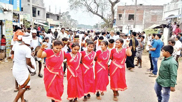 Keeping Folk Arts Alive! జానపద కళల ఊపిరి నిలిచేలా!
