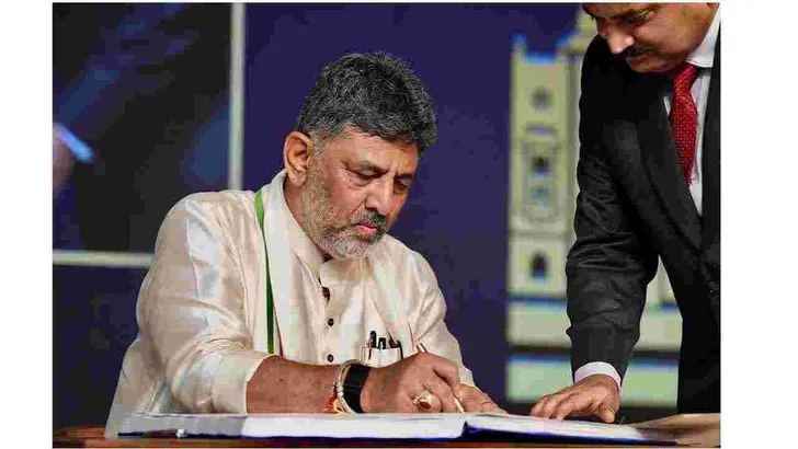 కర్ణాటక సీఎంగా ప్రమాణ స్వీకారం చేసిన డీకే శివకుమార్‌.. హాజరైన ప్రముఖులు