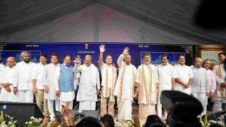 కర్ణాటక సీఎంగా ప్రమాణ స్వీకారం చేసిన డీకే శివకుమార్‌.. హాజరైన ప్రముఖులు