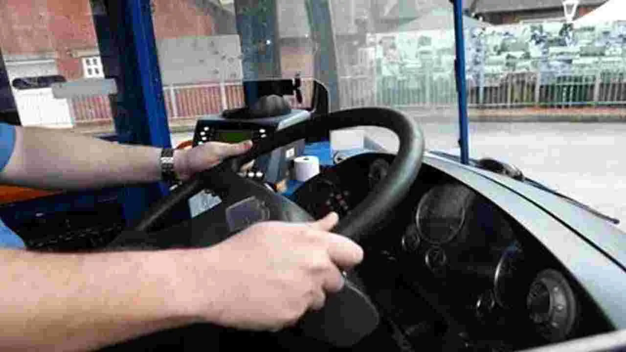 ఆర్టీసీ బస్సు డ్రైవర్‌తో మందుబాబుల ఘర్షణ.. బస్సు అద్దాలు ధ్వంసం చేయడంతో.. 