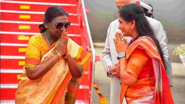 విశాఖపట్నంలో రాష్ట్రపతి ద్రౌపది ముర్ముకు ఘన స్వాగతం