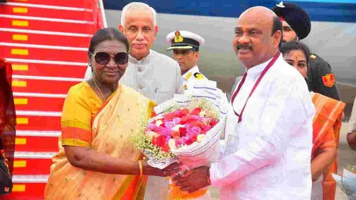 విశాఖపట్నంలో రాష్ట్రపతి ద్రౌపది ముర్ముకు ఘన స్వాగతం