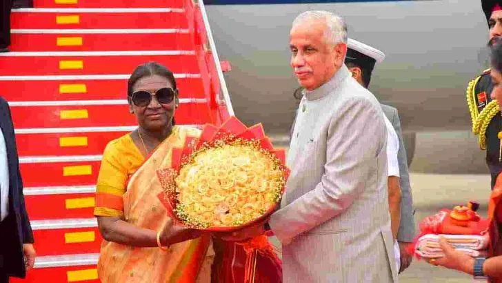 విశాఖపట్నంలో రాష్ట్రపతి ద్రౌపది ముర్ముకు ఘన స్వాగతం