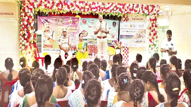   Checkposts చెక్‌పోస్టుల వద్ద నిఘా పటిష్ఠం