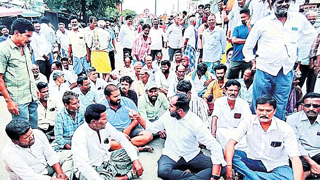 టమోటా రైతుల ఆగ్రహం