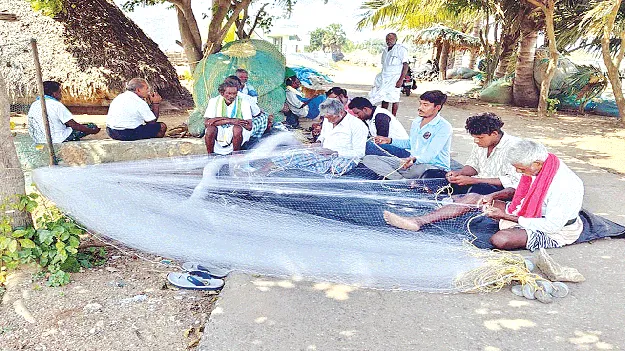 మత్స్యకారుల సేవలో..