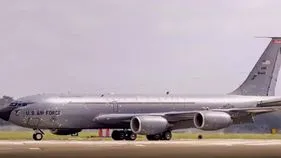 ఇరాన్ క్షిపణి దాడులు.. దెబ్బతిన్న అమెరికా ఫ్యూయల్ ట్యాంకర్ విమానం.. వీడియో వైరల్.. 