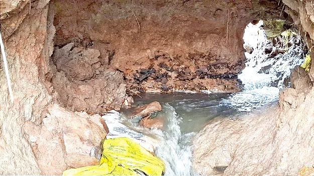   Thotapalli Old Regulator తోటపల్లి పాత రెగ్యులేటర్‌ పరిధిలో కుడి కాలువకు గండి