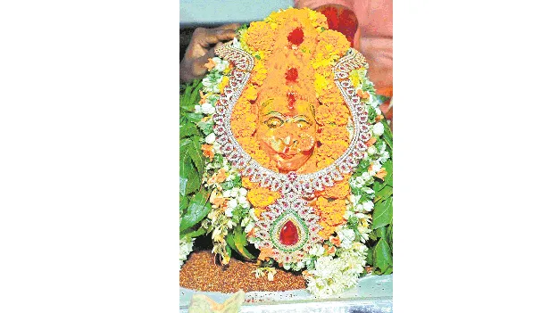 గంగమ్మకు స్వర్ణ హారం