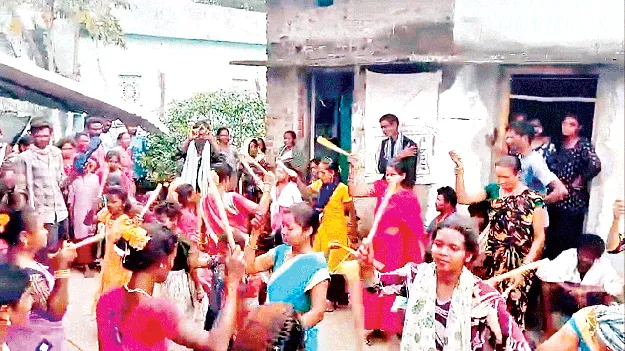   Celebrations in Full Swing సందడిగా చైత్రోత్సవాలు