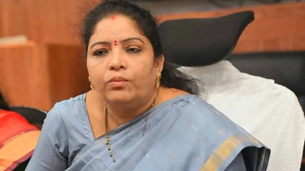 గిరిజనులను భయపెట్టి అబద్ధపు ప్రచారం.. వైసీపీపై మంత్రి సంధ్యారాణి ఫైర్