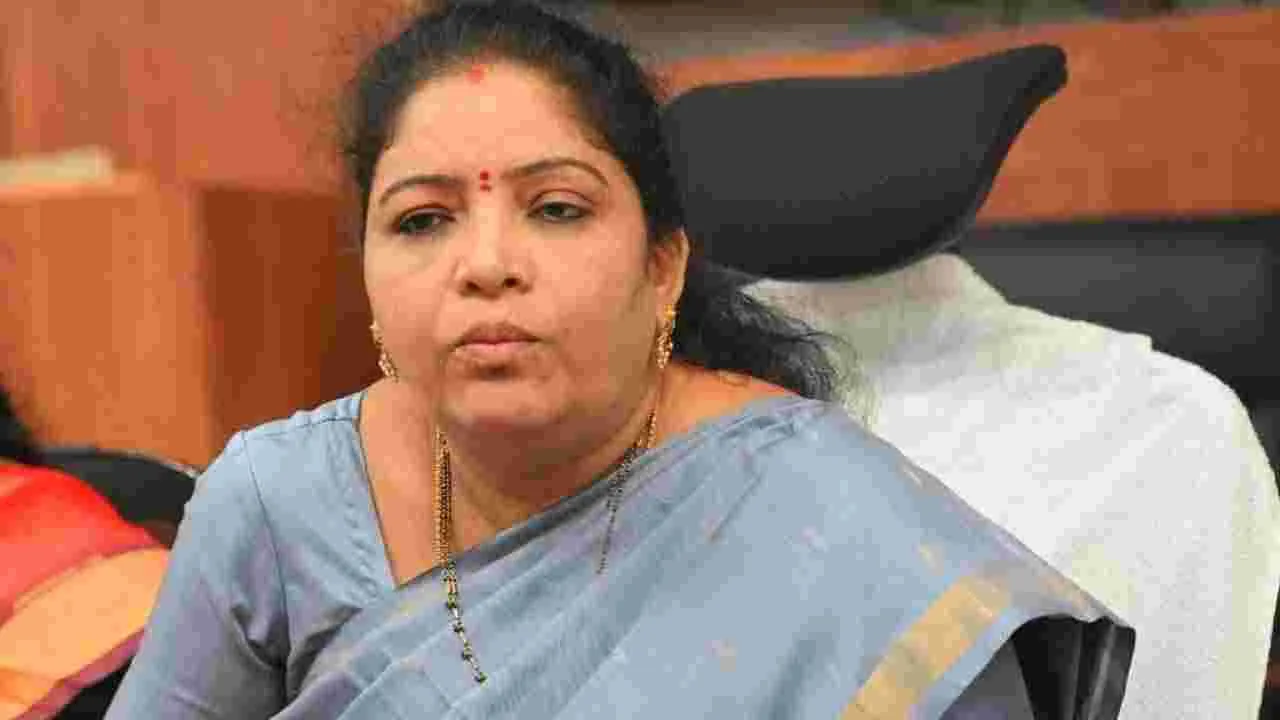 వారికి సమాధానం చెప్పాల్సిన అవసరం ప్రభుత్వానికి లేదు: మంత్రి సంధ్యారాణి