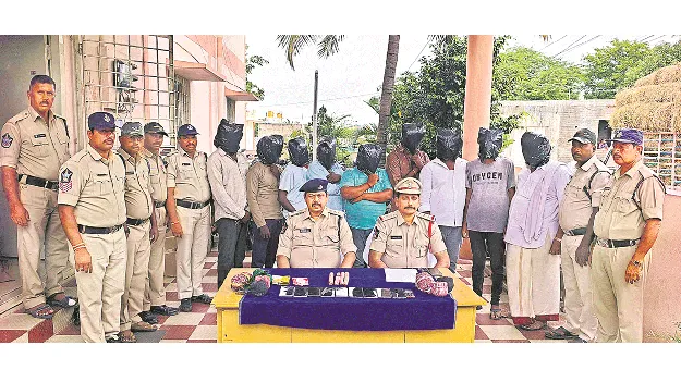 గుప్త నిధుల ముఠా అరెస్టు