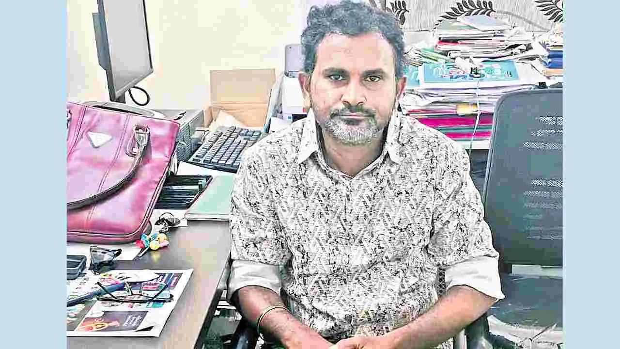 ఏసీబీ వలలో జీవీఎంసీ ఉద్యోగి