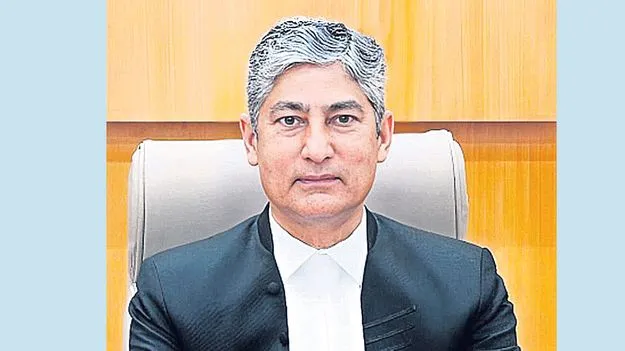 నగరానికి చేరుకున్న హైకోర్టు ప్రధాన న్యాయమూర్తి