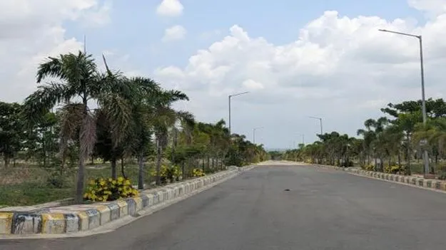 పార్కింగ్‌ అడ్డాగా హైదరాబాద్‌- శ్రీశైలం హైవే