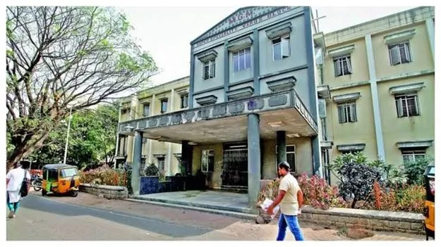 ప్రభుత్వ దవాఖానాల్లో అత్యవసర మందులేవీ..?