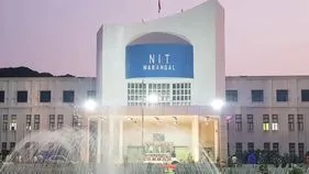 నిట్‌కు ఎదురుగా అకడమిక్‌ బ్లాక్‌