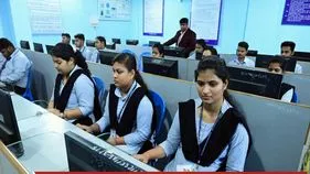 టెక్ విద్యకు తగ్గిన క్రేజ్..
