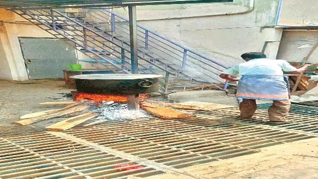  No Firewood Available!  గ్యాస్‌ రాదు.. కలప దొరకదు!