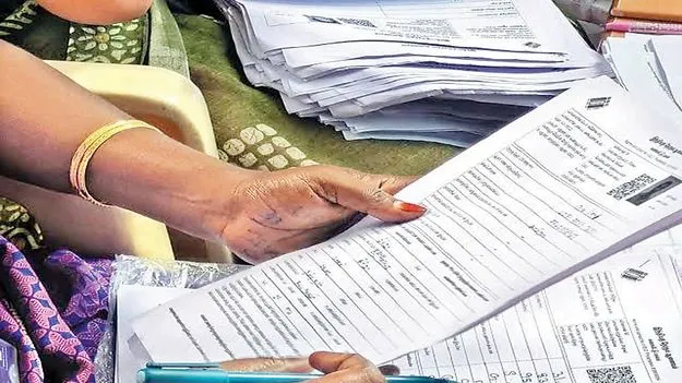 కోడళ్లకు అత్తింట సర్‌ చిక్కులు