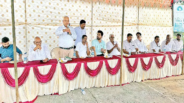 ఆయిల్‌పాం గెలల గ్రేడింగ్‌ విధానాన్ని మానకుంటే ఉద్యమిస్తాం