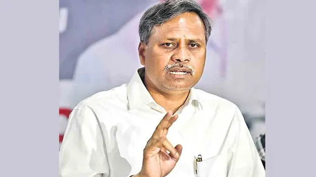 కాళేశ్వరంపై అసత్య ప్రచారం చేస్తే చెప్పులతో కొడతారు