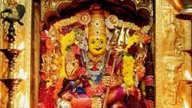 శ్రావణ మాసం మొదటి శుక్రవారం.. దుర్గమ్మ ఆలయంలో భక్తుల సందడి