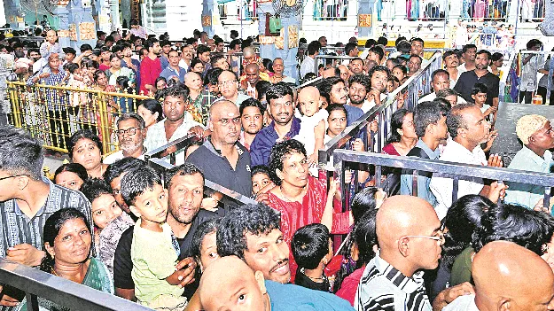 కాణిపాకంలో కొనసాగుతున్న రద్దీ