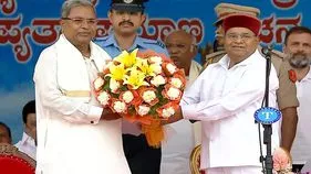 సిద్ధరామయ్య రాజీనామా సస్పెన్స్.. ట్విస్ట్ ఇచ్చిన గవర్నర్..