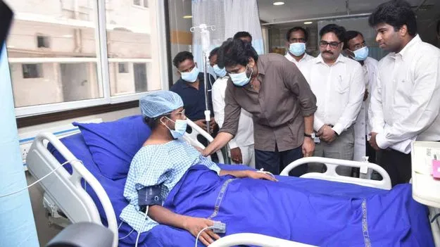 కిమ్స్‌ ఆస్పత్రికి డిప్యూటీ సీఎం పవన్.. బాధితులకు పరామర్శ