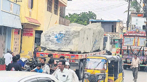 గ్రానైట్‌ లారీలతో గడగడ