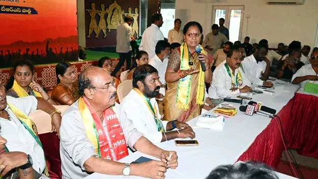 కరీంనగర్‌ :  ఉద్యమ తెలంగాణ తల్లి విగ్రహాన్ని ఏర్పాటు చేయాలి
