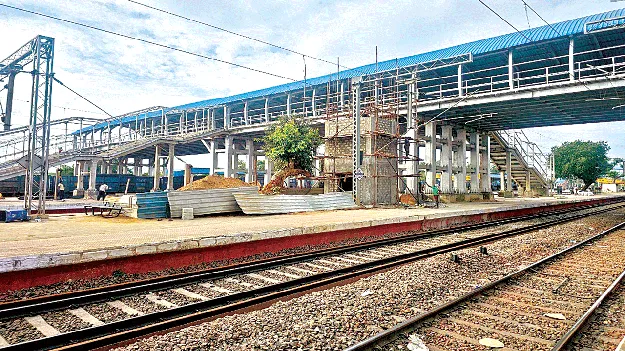 4 stations.. 2 zones 4 స్టేషన్లు.. 2 జోన్లు