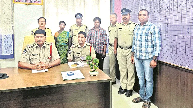 భర్తను చంపి.. చెట్టుకు ఉరేసింది