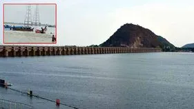 ఆ నిధుల విడుదలపై మత్స్యకారుల హర్షం.. కృష్ణానదిలో బోట్లతో ర్యాలీ