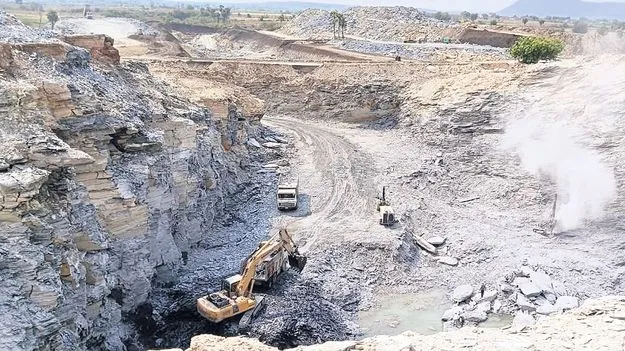 ఎత్తిపోతల పనులు నత్తనడకన