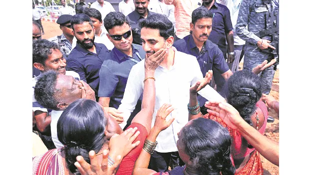 అటు నేతగా.....ఇటు మంత్రిగా