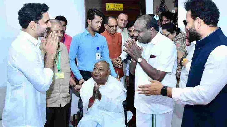 'అప్నాపన్‌-మై ఎక్స్‌పీరియన్స్ విత్ మోదీ' పుస్తకావిష్కరణ.. హాజరైన ప్రముఖులు