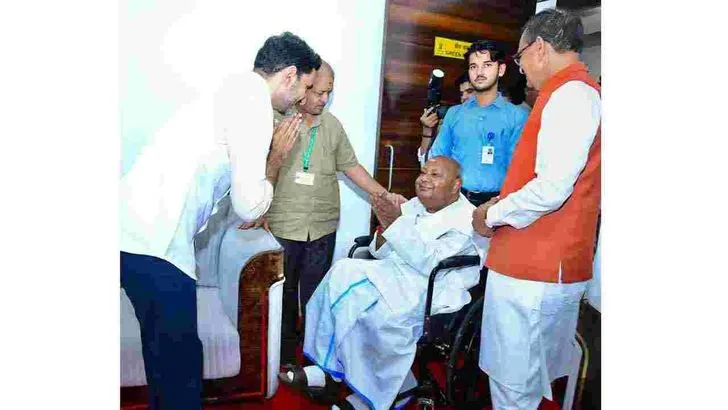 'అప్నాపన్‌-మై ఎక్స్‌పీరియన్స్ విత్ మోదీ' పుస్తకావిష్కరణ.. హాజరైన ప్రముఖులు