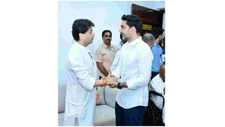 'అప్నాపన్‌-మై ఎక్స్‌పీరియన్స్ విత్ మోదీ' పుస్తకావిష్కరణ.. హాజరైన ప్రముఖులు