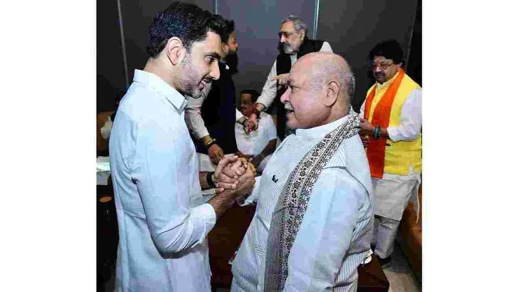 'అప్నాపన్‌-మై ఎక్స్‌పీరియన్స్ విత్ మోదీ' పుస్తకావిష్కరణ.. హాజరైన ప్రముఖులు