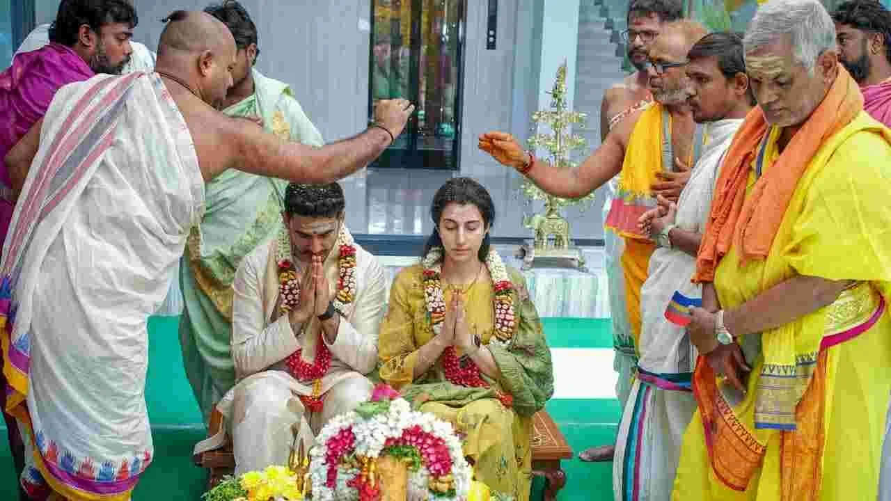 విశిష్టమైన సోమవారం.. మహాశివుడికి లోకేశ్ దంపతుల రుద్రాభిషేకం