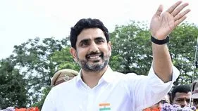 ‘బాగున్నారా’ అంటూ కరచాలనం.. మోపిదేవిలో ప్రజలను ఆప్యాయంగా పలకించిన లోకేశ్