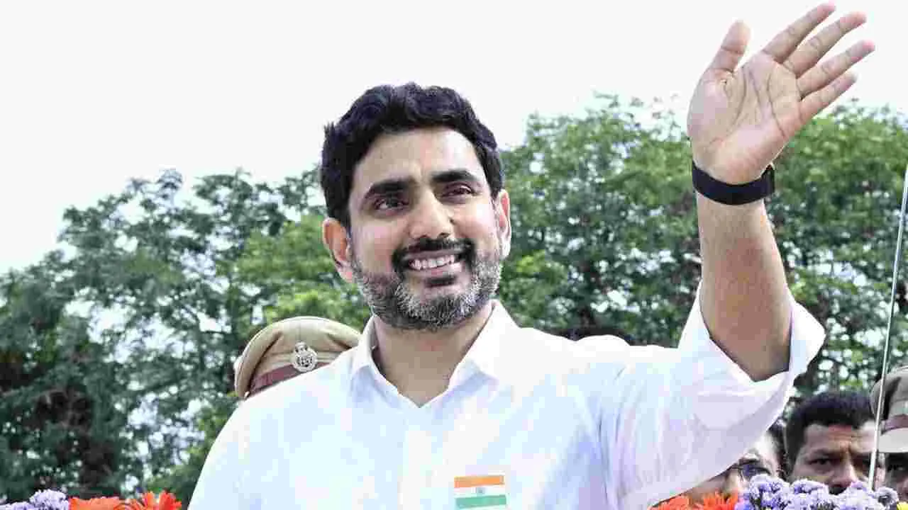 ‘బాగున్నారా’ అంటూ కరచాలనం.. మోపిదేవిలో ప్రజలను ఆప్యాయంగా పలకించిన లోకేశ్
