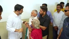 ప్రజాదర్బార్‌లో ప్రతిఒక్కరినీ ఆప్యాయంగా పలకరించిన మంత్రి లోకేశ్