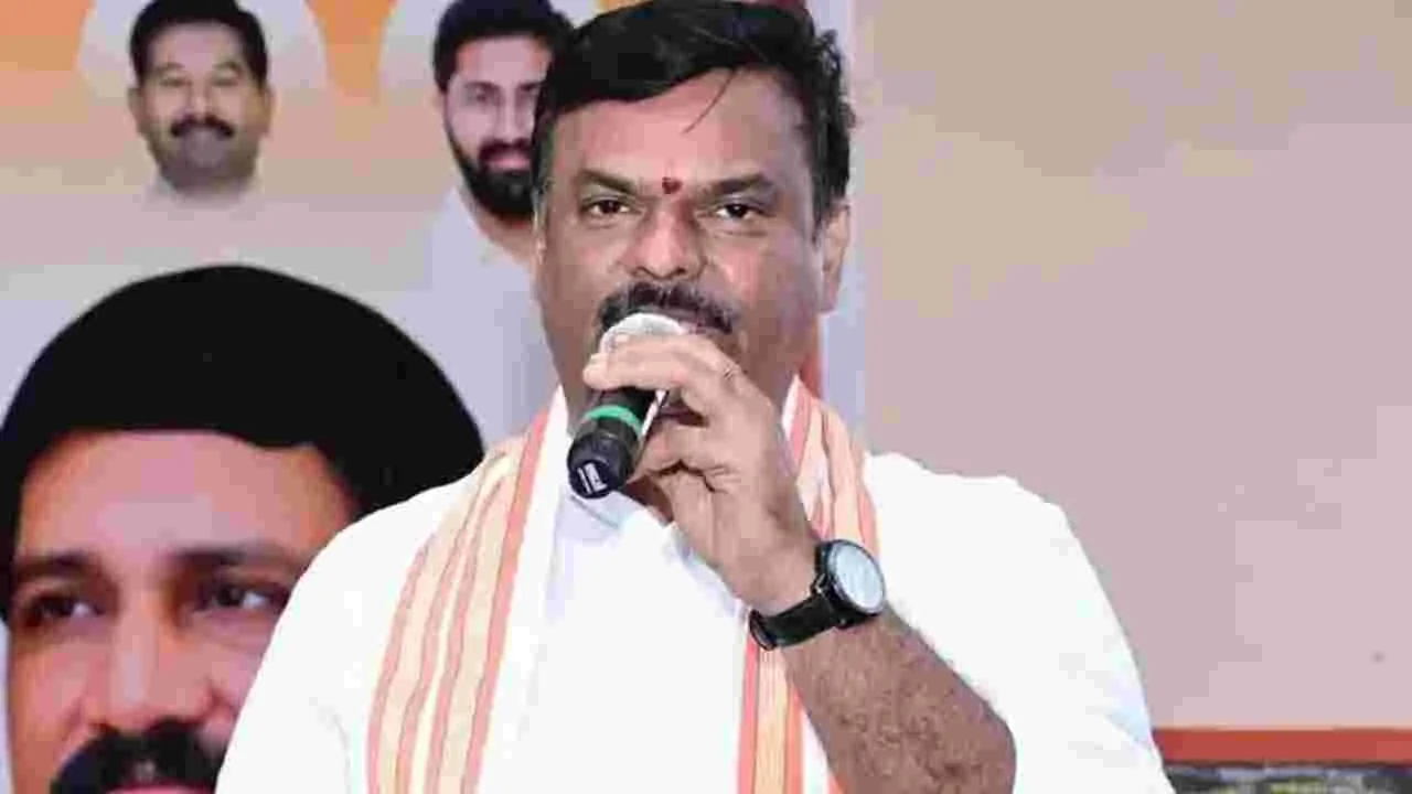 అలాంటి వాళ్లపై దేశద్రోహం కేసులు ఎందుకు పెట్టకూడదు: పీవీఎన్ మాధవ్
