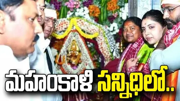 అమ్మవారి ఆశీస్సులతో తెలంగాణ సుభిక్షంగా ఉండాలి: మంత్రి సీతక్క